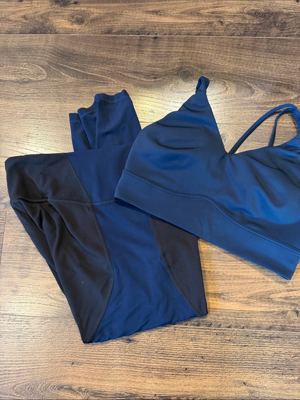 Lululemon Women's Bra and matching capri tights